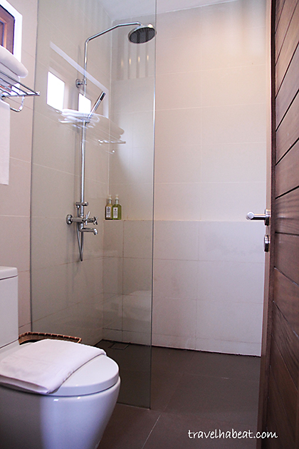 Hot and cold shower.
